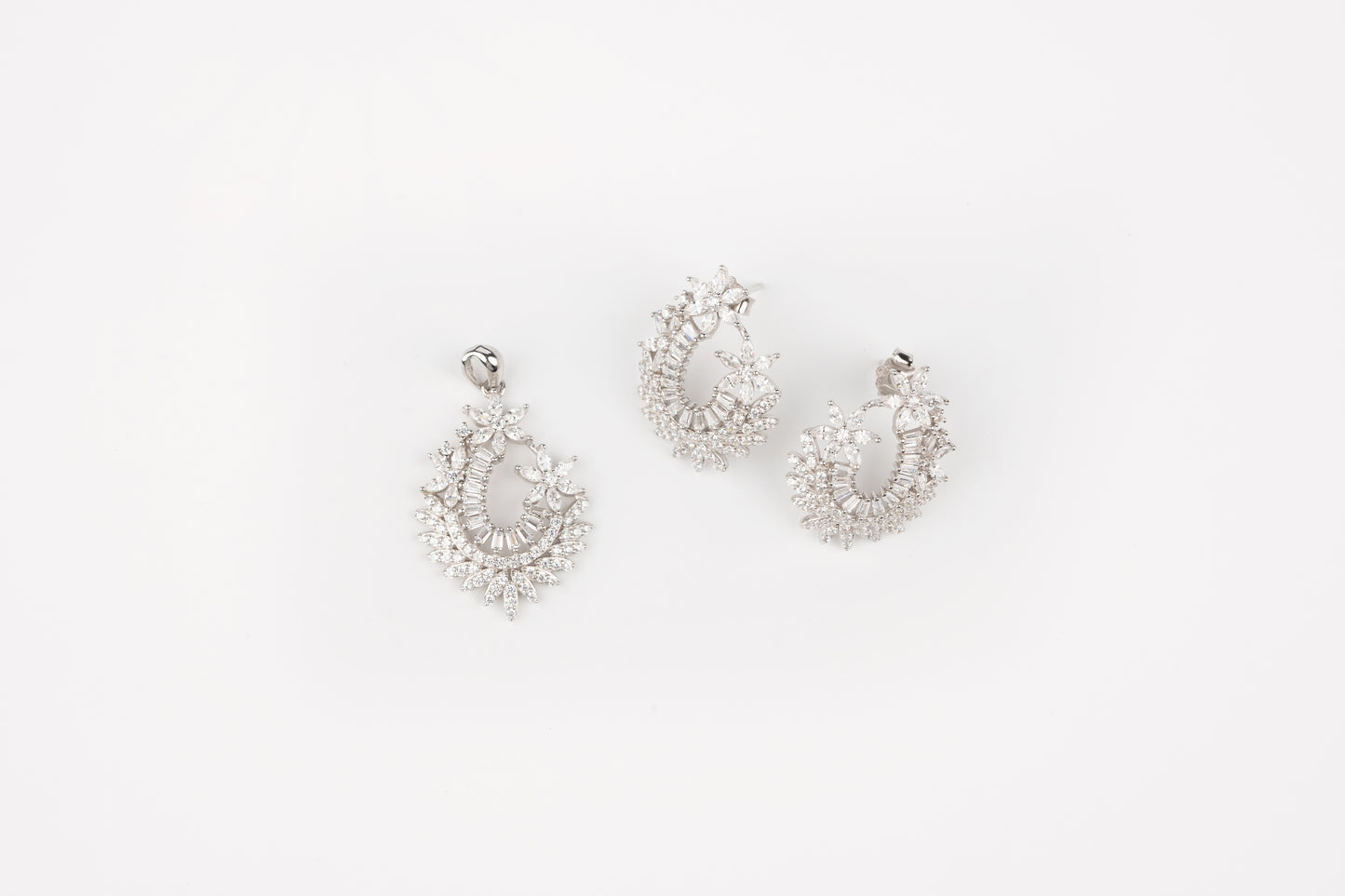 Silver Breeze Pendant Set