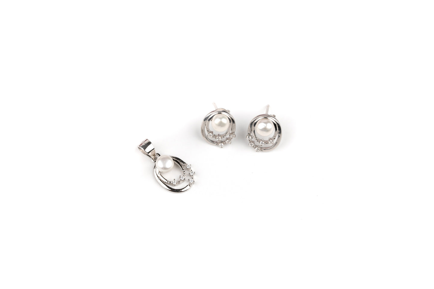 Pearl Essence Oval Pendant Set