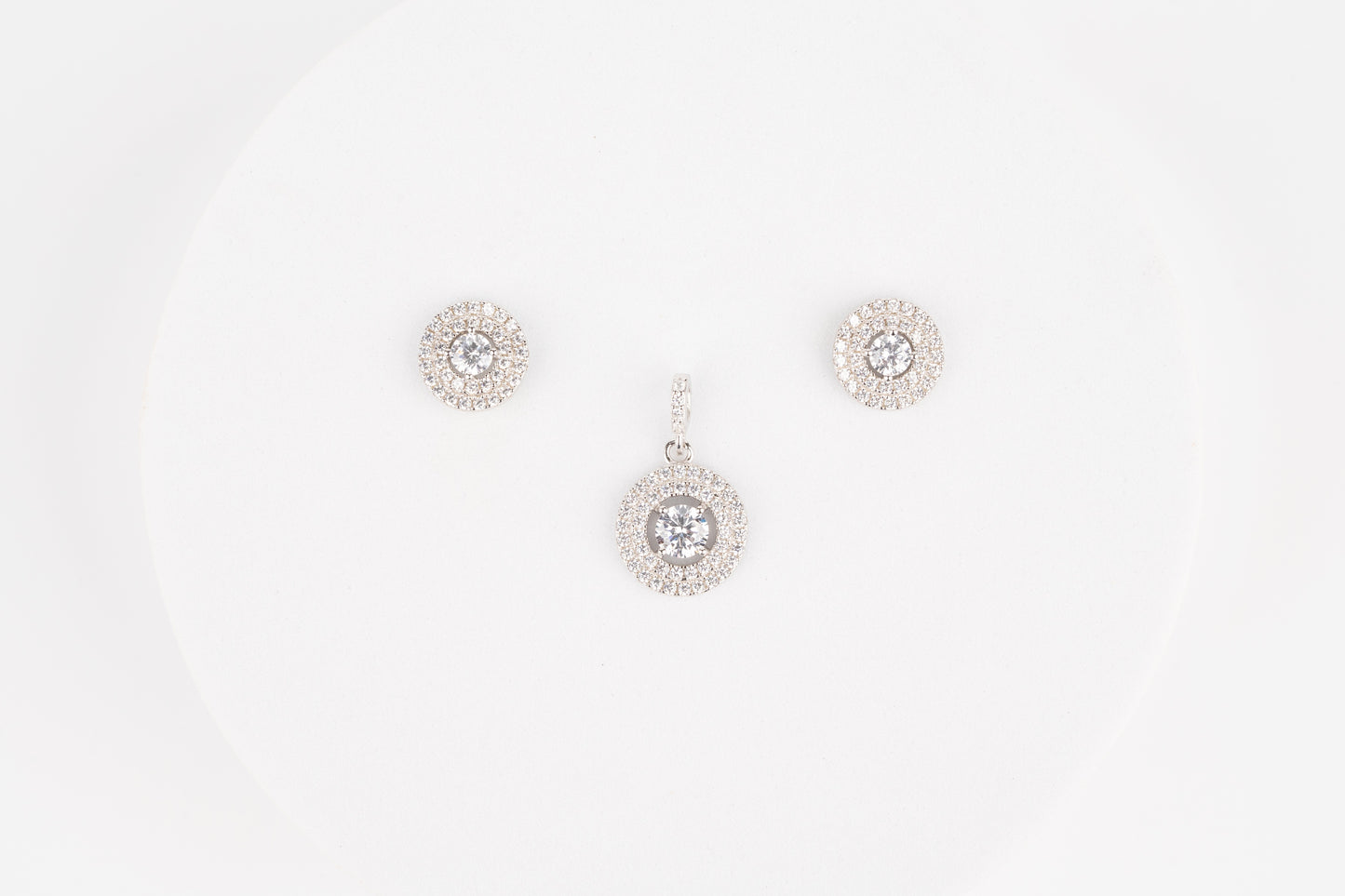 Infinite Elegance Solitaire Pendant Set