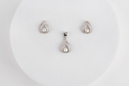 Leafy Pearl Elegance Pendant Set