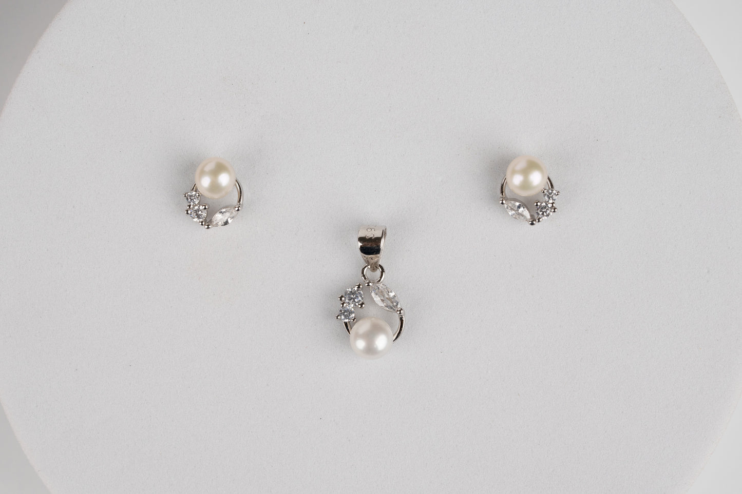 Pearl Round Radiance Pendant Set