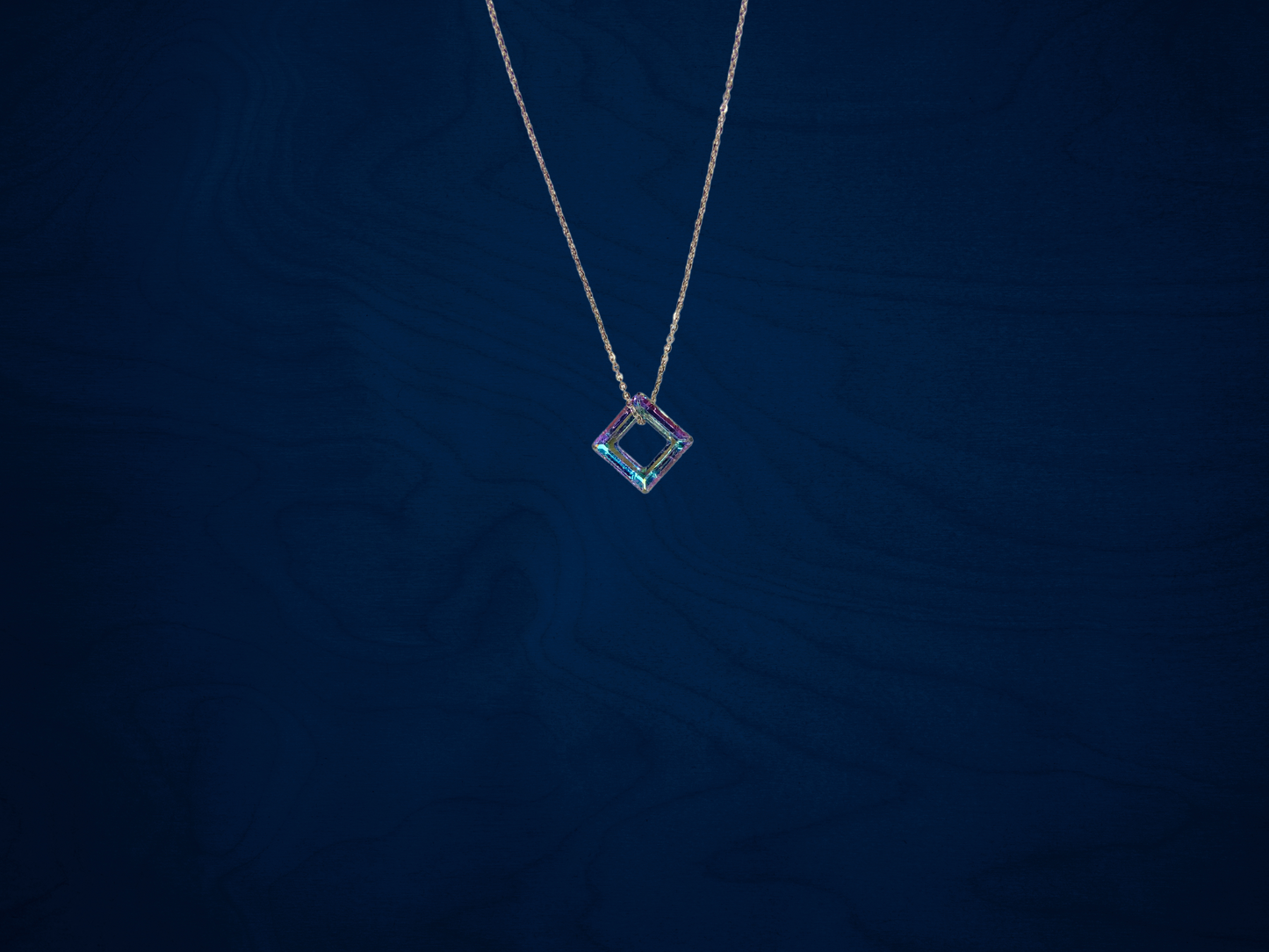 Classy Pendant with Link Chain