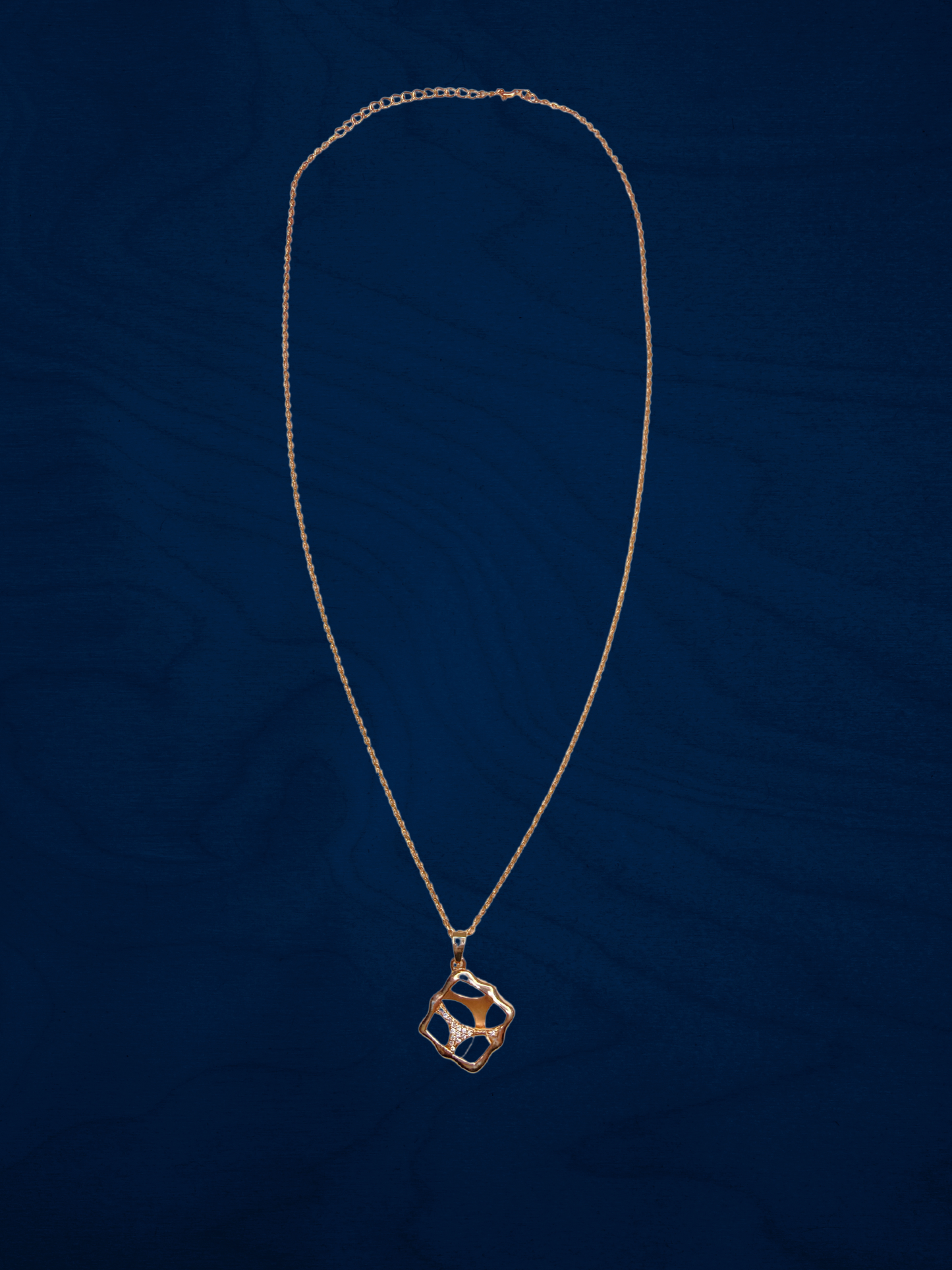 Rosegold Pendant with Chain