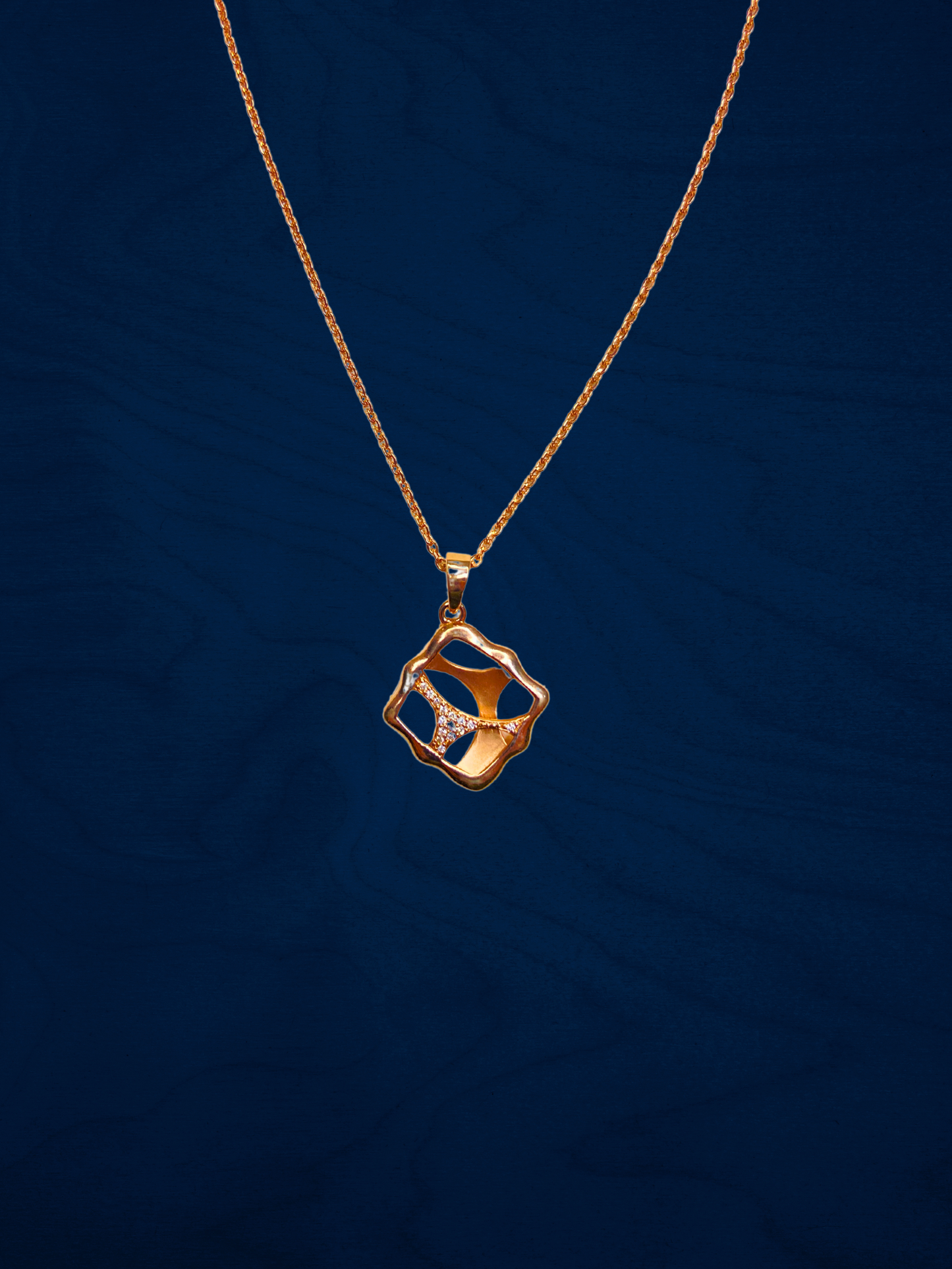 Rosegold Pendant with Chain