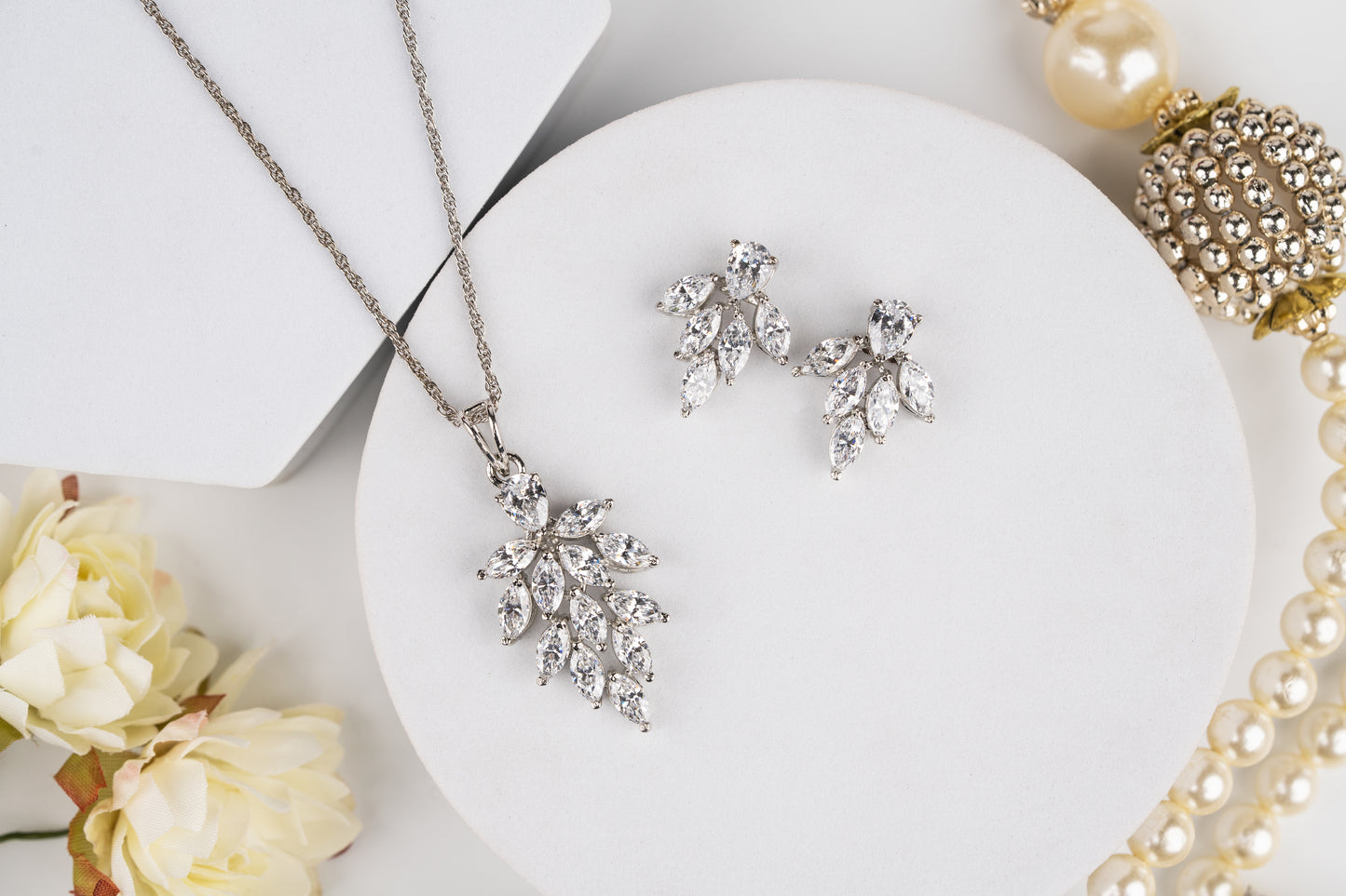 Wisteria Leaf Pendant Set