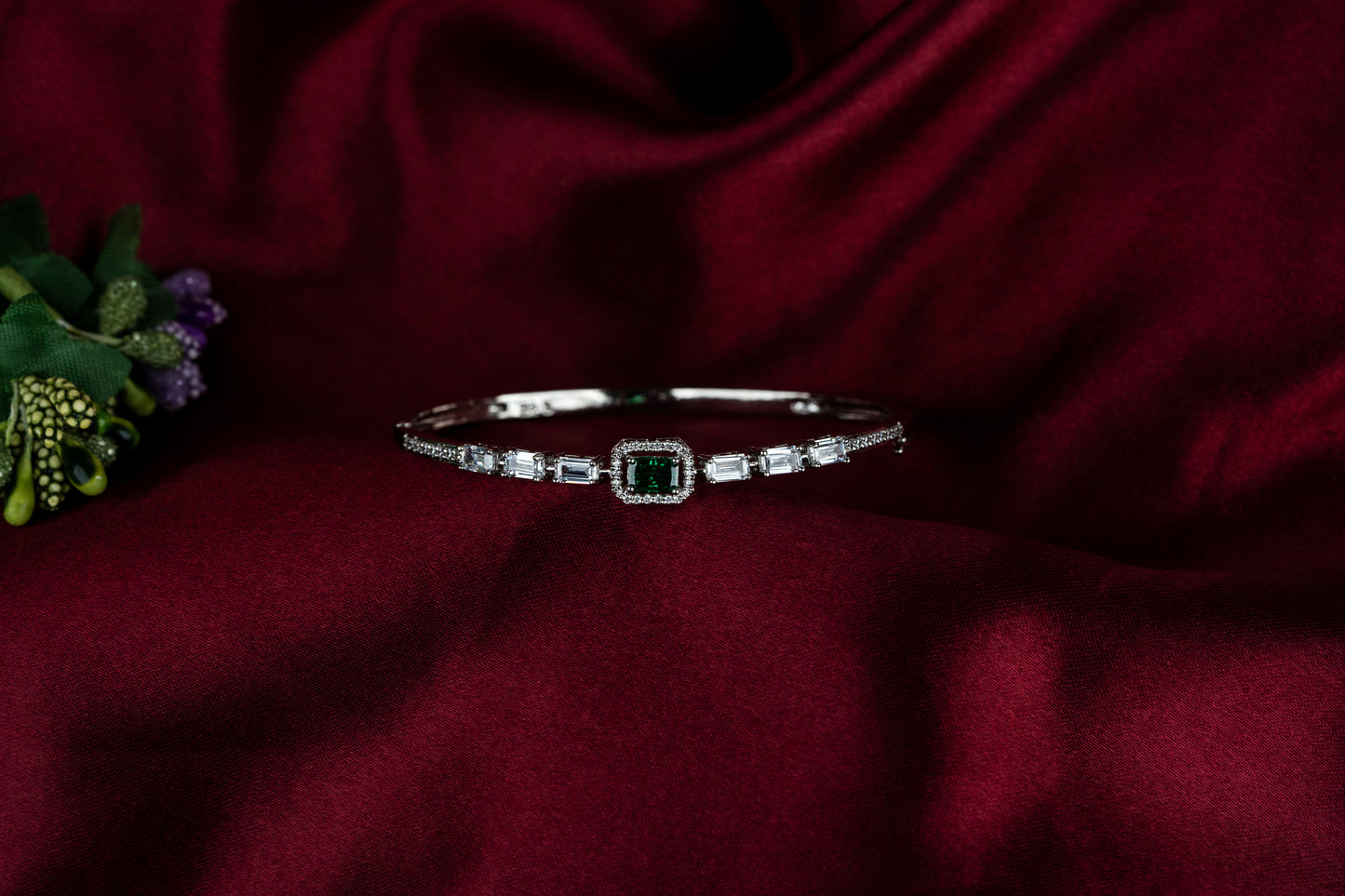 Emerald-Sleek-Bracelet