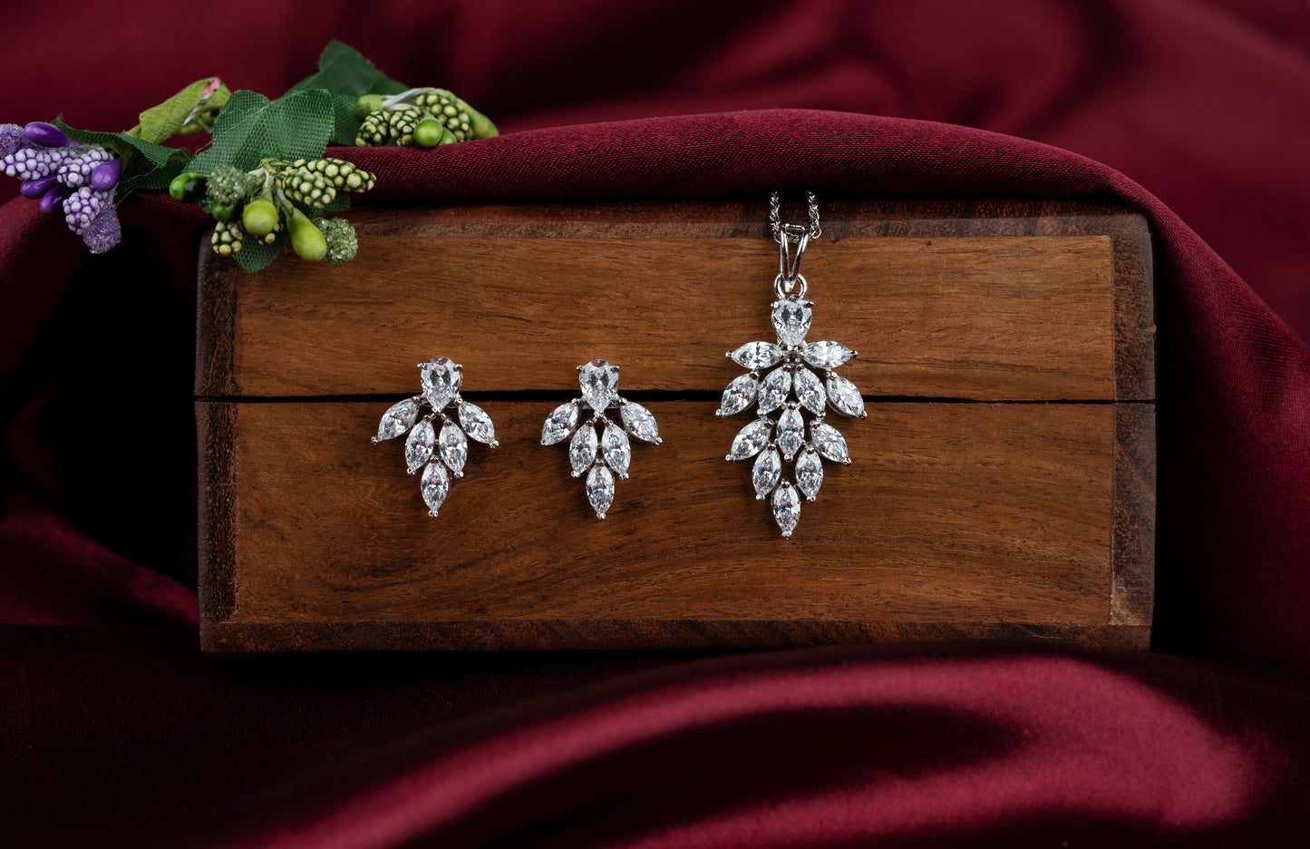 Wisteria Leaf Pendant Set