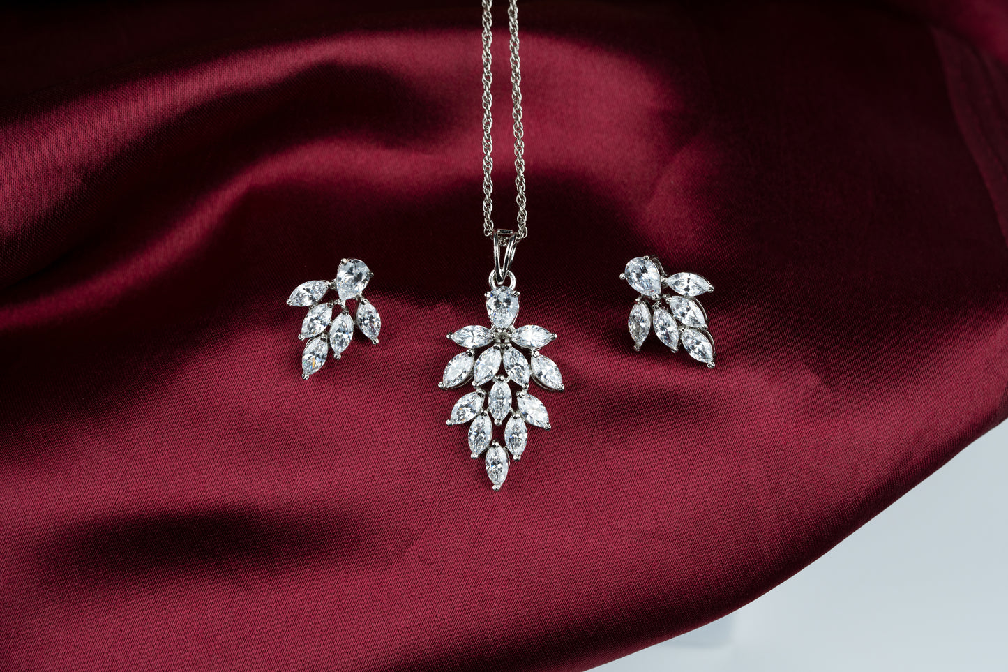 Wisteria Leaf Pendant Set