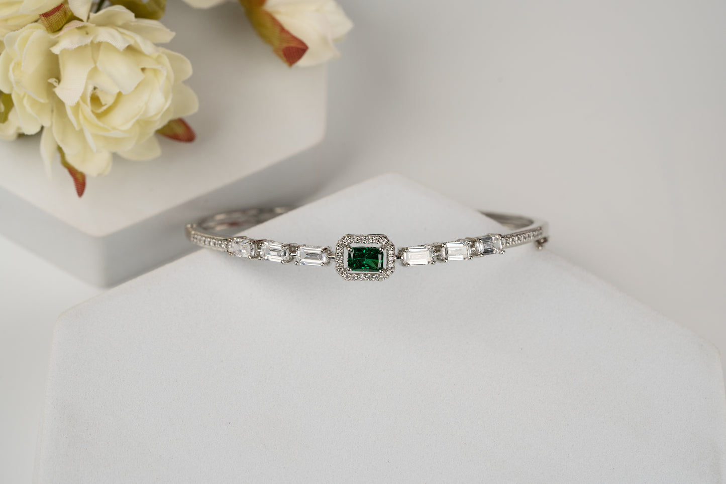 Emerald-Sleek-Bracelet