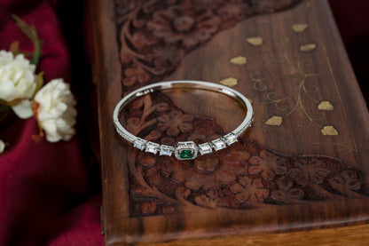 Emerald-Sleek-Bracelet